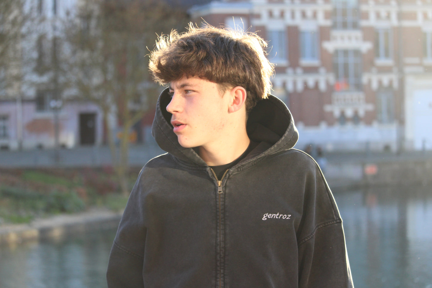 Hooded vest amour
